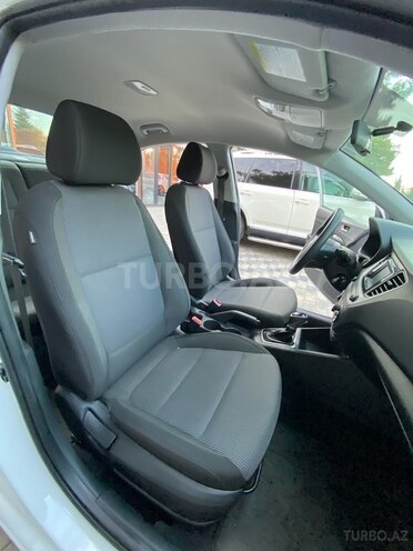 Hyundai Accent-10