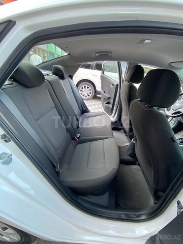 Hyundai Accent-8
