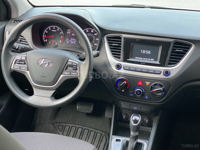 Hyundai Accent-14