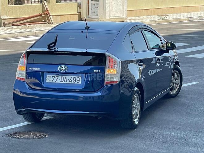 Toyota Prius-12
