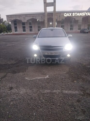 Opel Astra 2005, 226,000 km - 1.4 l - Qax
