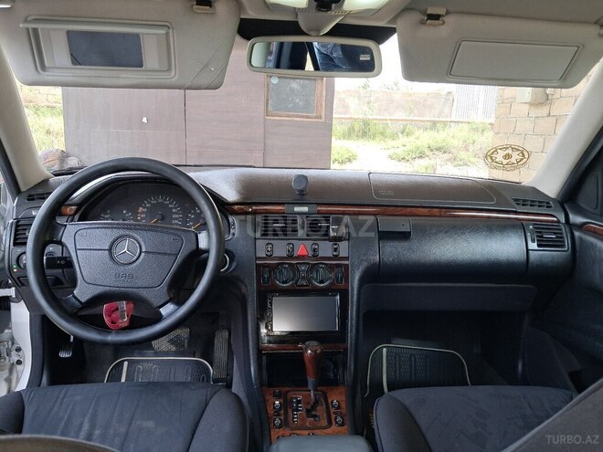 Mercedes E 240 1999, 310,924 km - 2.4 л - Sabirabad