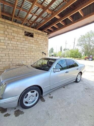 Mercedes E 240 1999, 310,924 km - 2.4 л - Sabirabad