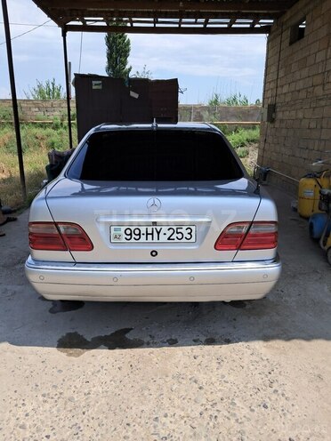 Mercedes E 240 1999, 310,924 km - 2.4 л - Sabirabad