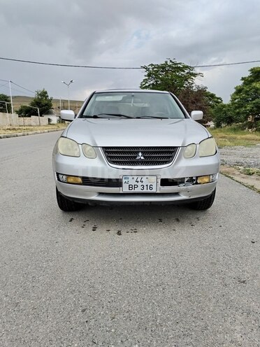Mitsubishi Airtrek 2002, 206,000 km - 2.4 l - Qobustan