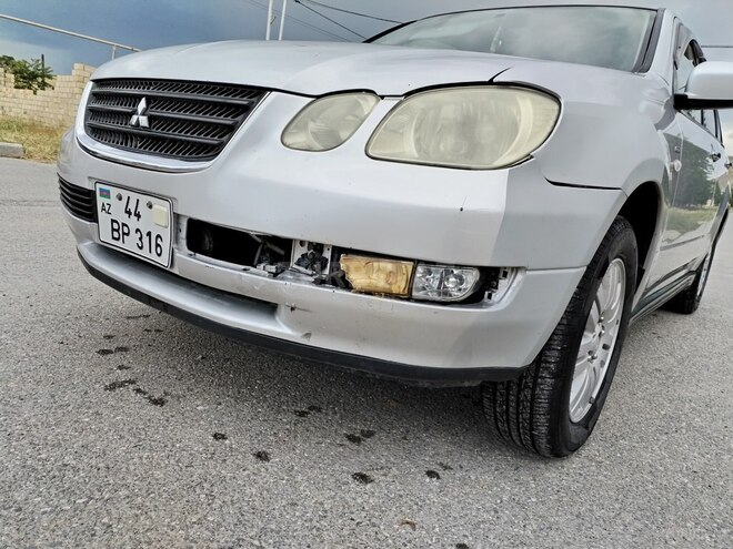 Mitsubishi Airtrek 2002, 206,000 km - 2.4 l - Qobustan
