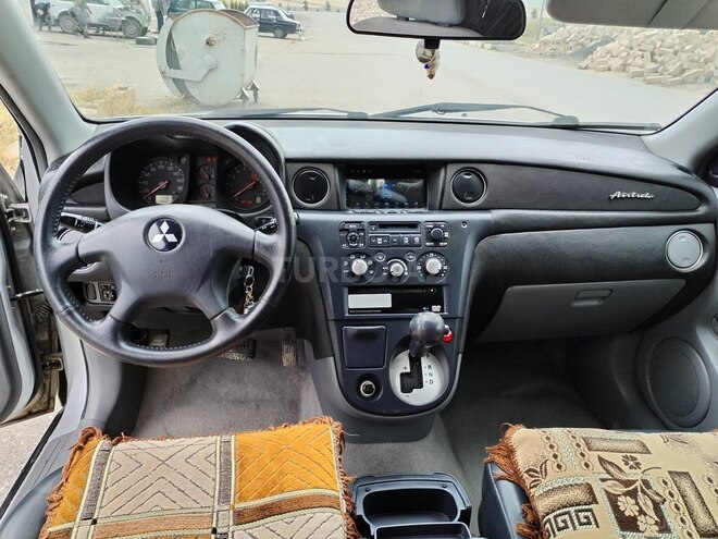 Mitsubishi Airtrek 2002, 206,000 km - 2.4 l - Qobustan