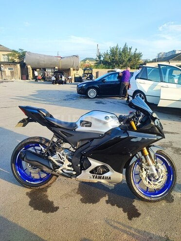 Yamaha R15M-1