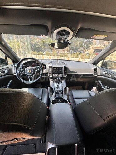 Porsche Cayenne-4