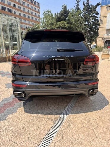 Porsche Cayenne-2