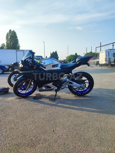 Yamaha R15M-5