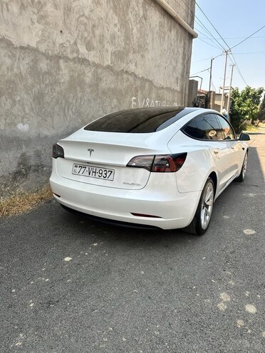 Tesla Model 3-4