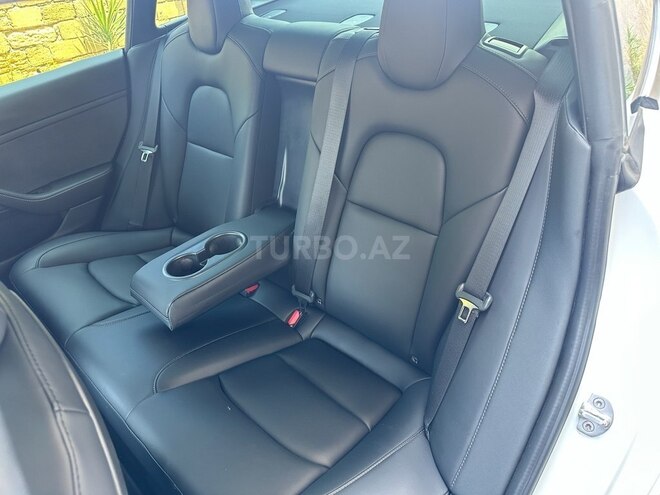 Tesla Model 3-11