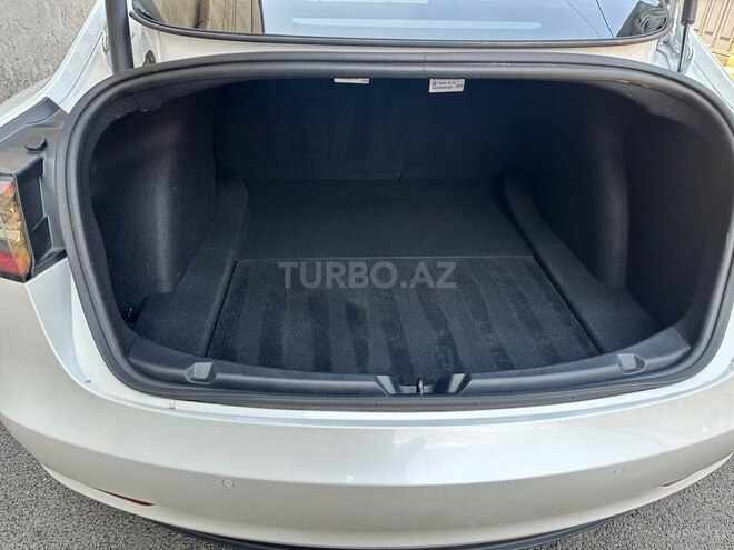 Tesla Model 3-10