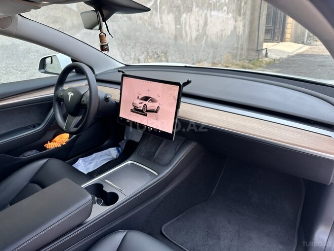 Tesla Model 3-8