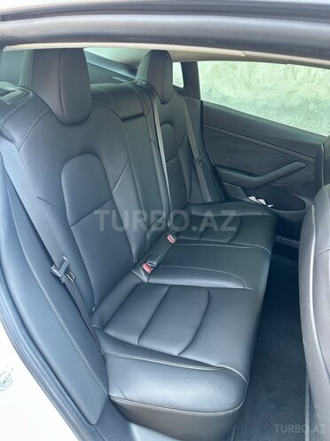 Tesla Model 3-9