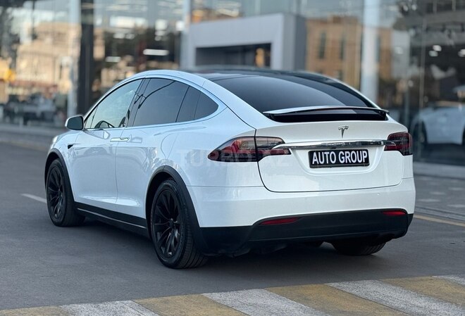 Tesla Model X-8