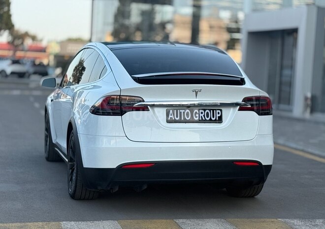 Tesla Model X-7
