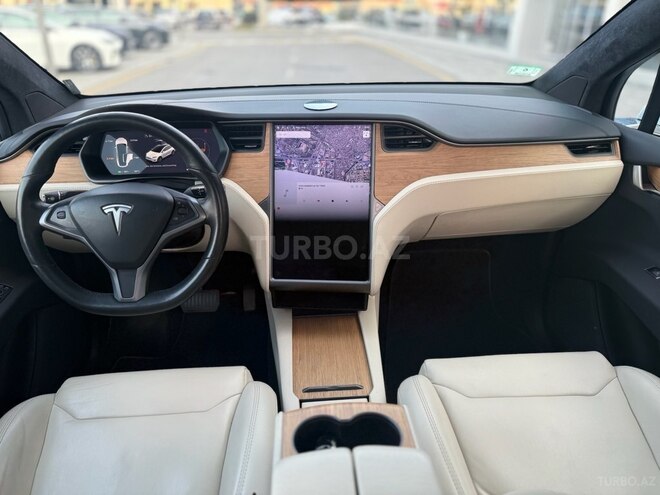 Tesla Model X-19