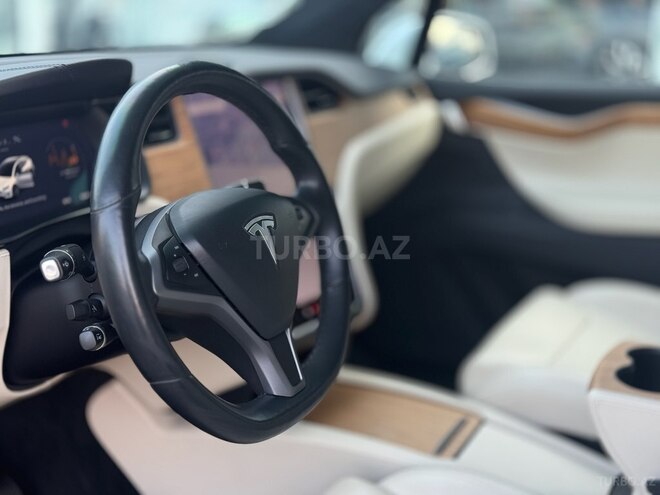 Tesla Model X-14