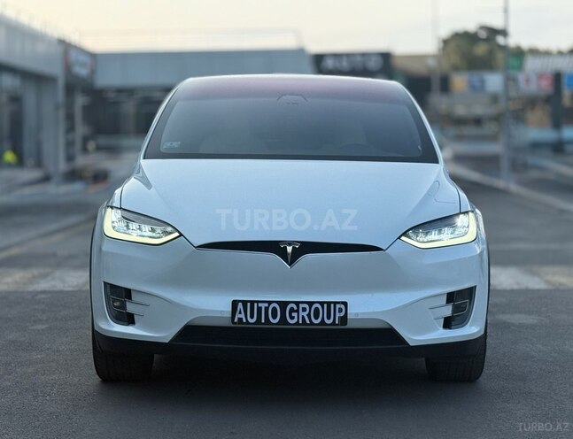 Tesla Model X-1