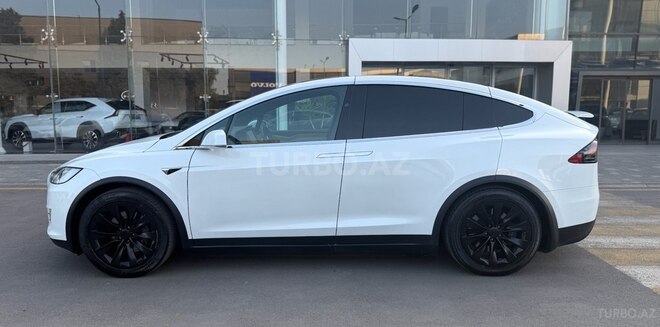Tesla Model X-12