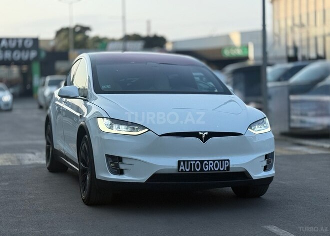 Tesla Model X-2