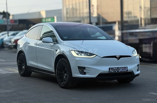Tesla Model X-3