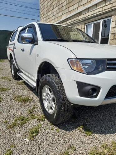 Mitsubishi L200 2011, 250,000 km - 2.5 l - Quba