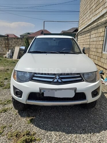 Mitsubishi L200 2011, 250,000 km - 2.5 l - Quba