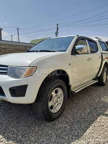 Mitsubishi L200 2011, 250,000 km - 2.5 l - Quba