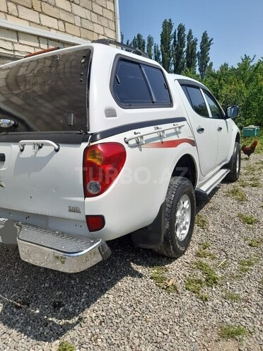 Mitsubishi L200 2011, 250,000 km - 2.5 l - Quba