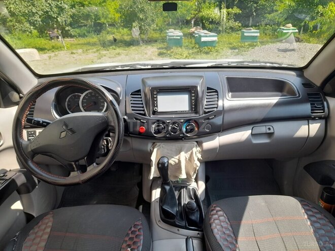 Mitsubishi L200 2011, 250,000 km - 2.5 l - Quba