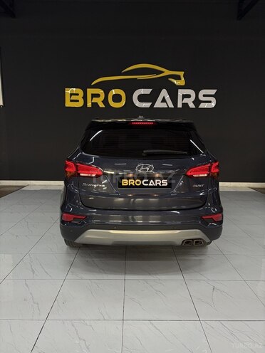 Hyundai Santa Fe-13