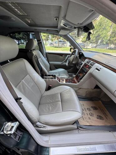 Mercedes E 240 2001, 350,000 km - 2.4 l - Bakı