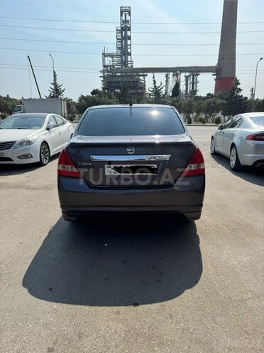 Nissan Tiida-6