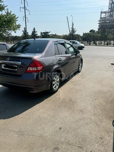 Nissan Tiida-9