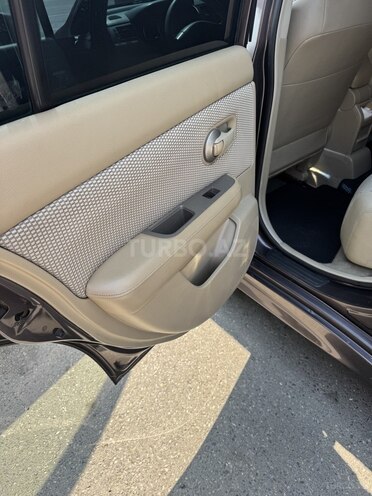 Nissan Tiida-16