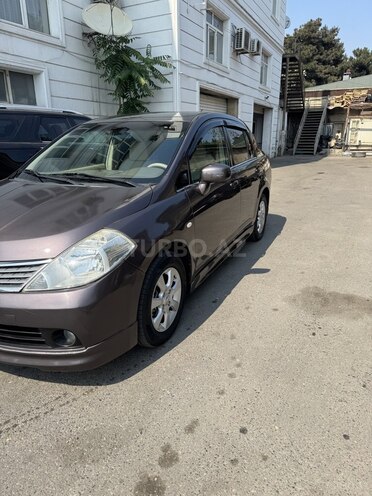 Nissan Tiida-4