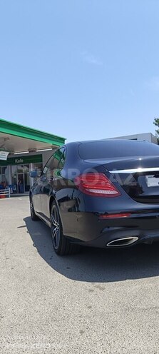 Mercedes E 200 4MATIC-3