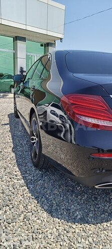 Mercedes E 200 4MATIC-5