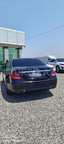 Mercedes E 200 4MATIC-2