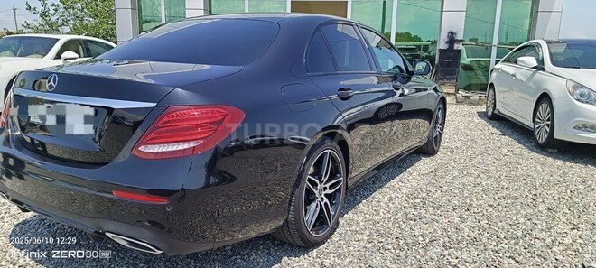 Mercedes E 200 4MATIC-4