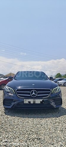 Mercedes E 200 4MATIC-1