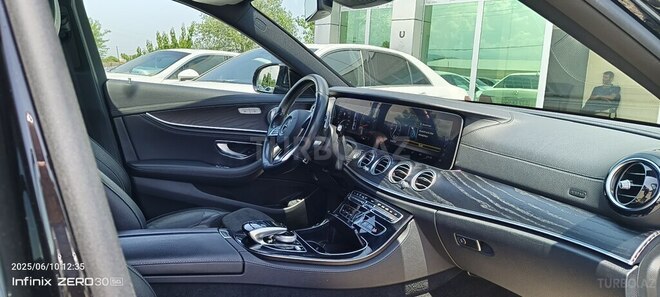 Mercedes E 200 4MATIC-18