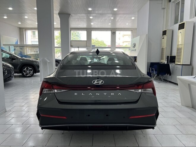 Hyundai Elantra-2