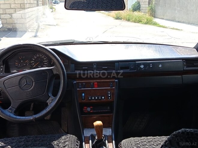 Mercedes E 200 1993, 555,555 km - 2.0 l - Quba