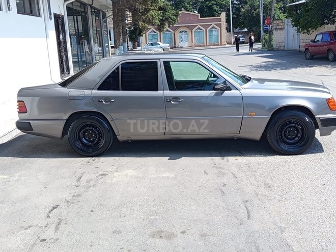 Mercedes E 200 1993, 555,555 km - 2.0 l - Quba