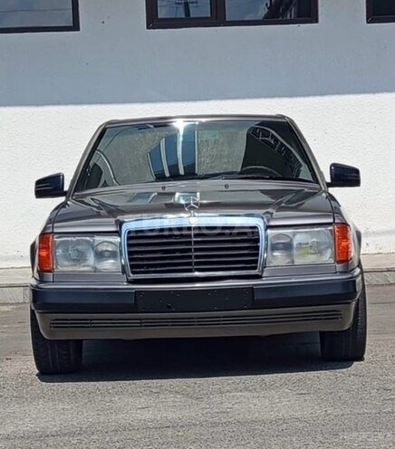 Mercedes E 200 1993, 555,555 km - 2.0 l - Quba