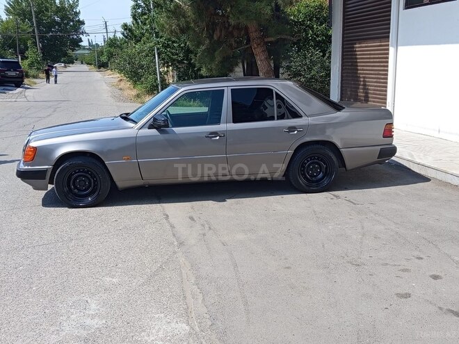 Mercedes E 200 1993, 555,555 km - 2.0 l - Quba